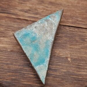 B675 abstract triangular‎ art deco brooch